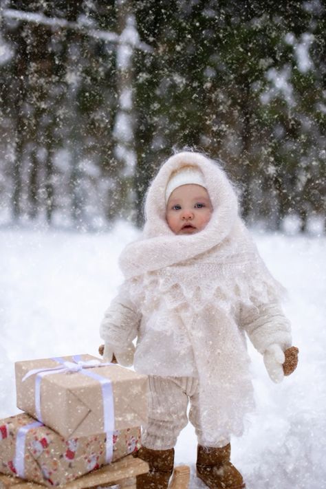 Winter Outside, Baby In Snow, Winter Baby Clothes, Twin Outfits, Winter Photoshoot, Adorable Babies, Snow Angels, Newborn Babies