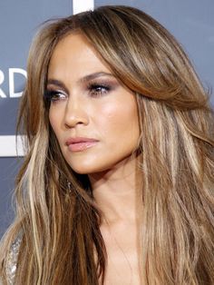 Jennifer Lopez Hair Color, Jlo Hair, Hair Caramel, Jennifer Lopez Hair, Bronde Hair, Balayage Blonde, Caramel Hair, How To Lighten Hair, Ombre Hair Color