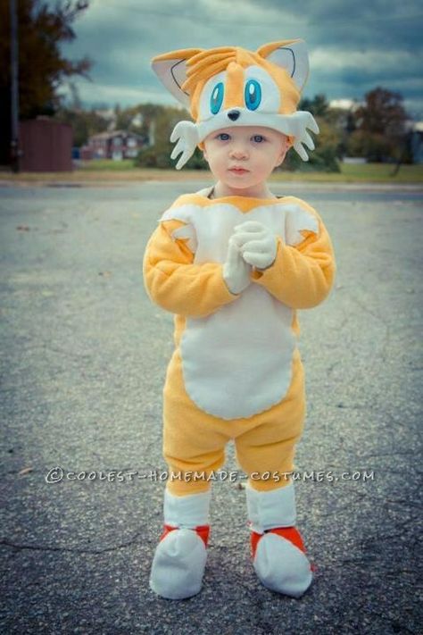 Cutest Sonic and Tails Homemade Costume Tails Costume Diy Sonic, Sonic The Hedgehog Halloween Costume, Sonic The Hedgehog Halloween, Tails Costume, Sonic Costumes, Hedgehog Halloween, Tails Cosplay, Sonic The Hedgehog Costume, Sonic Costume