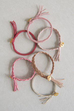 Valentine's Day Gift Braided Bracelet, Gold Braided Bracelets Adjustable For Valentine's Day, Valentine's Day Heart Friendship Bracelets With Adjustable Cord, Valentine's Day Adjustable Gold Braided Bracelets, Heart-shaped Pink Braided Bracelets For Gift, Braided Friendship Bracelets, Making Friendship Bracelets, Knit Bracelet, Yarn Bracelets