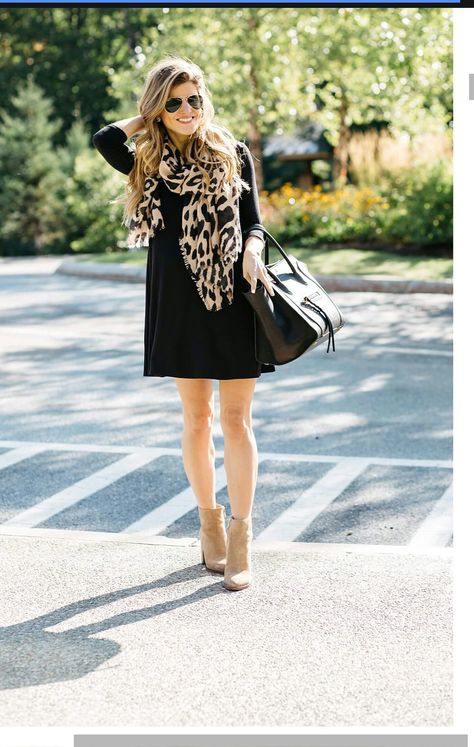 Vestidos con botines Outfit Trabajo, Dress Booties, Fall Transition Outfits, Leopard Scarf, Black Dress Outfits, Transition Outfits, Leopard Print Scarf, Elegante Casual, How To Wear Scarves