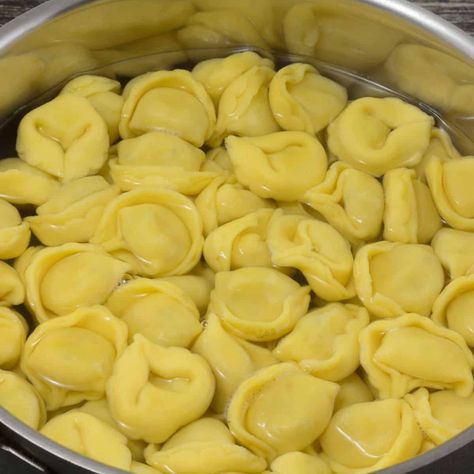 How to Cook Tortellini (With Recipe Ideas) - Jersey Girl Cooks How To Cook Tortellini Pasta, Dry Tortellini Recipes, Dried Tortellini Recipes, Frozen Cheese Tortellini Recipes, Frozen Tortellini Recipes Crockpot, Tortellini Recipes Crockpot, Frozen Tortellini, Cheese Tortellini Recipes, Bacon Alfredo