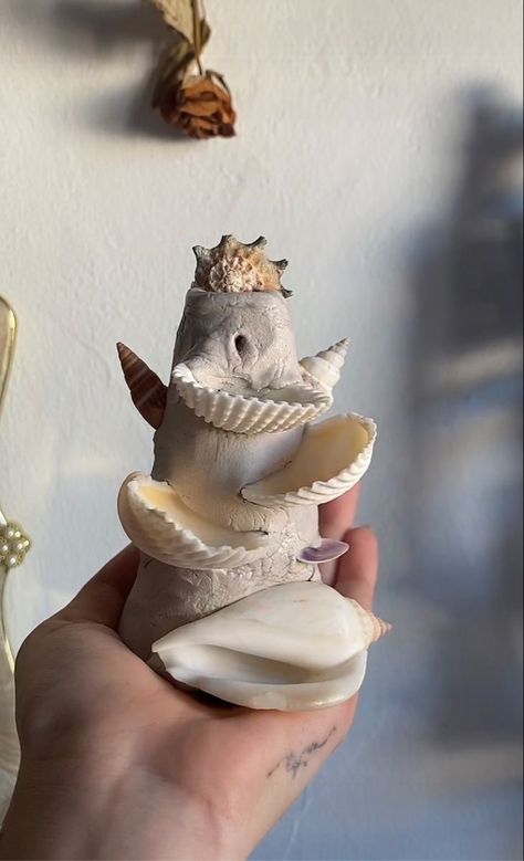 Shell Diy Aesthetic, Clay And Shell Crafts, Mermaid Core Decor, Siren Core Room, Clay Beach Ideas, Shell Crafts Seashells Diy Ideas, What To Do With Sea Shells, Seashell Clay, Clay Handbuilding