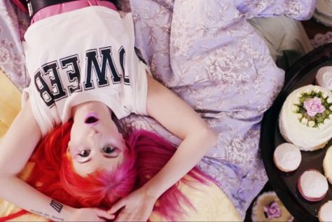 haley william's style in "Still Into You" video; love the hair and pastels! Still Into You Paramore, Haley Williams Hair, Haley Williams, Hayley Williams, Party People, Paramore, Pretty Pastel, New Music, Role Models