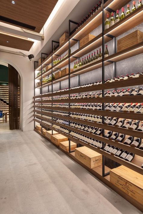 Wine Shop Shelving, Wine Store Design Shop Interiors, Enoteca Design, Wine Shop Interior Design, Modern Wine Cellar, Wine Store Design, Cave A Vin, Wine Shop Interior, Wine Wall Display