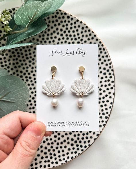 Clay Seashell, Diy Gifts To Sell, Polymer Clay Flower Jewelry, Diy Earrings Polymer Clay, Handmade Clay Jewelry, Seashell Earrings, Polymer Earrings, Polymer Clay Diy, Polymer Clay Jewelry Diy