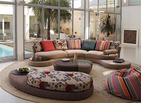 20 Modern Living Room Designs with Stylish Curved Sofas Colorful Furniture Living Room, Contemporary Living Room Sofa, Curved Couch, Bean Bag Living Room, Contemporary Living Room Furniture, Room Furniture Design, Arabic Coffee, Round Sofa, Roche Bobois