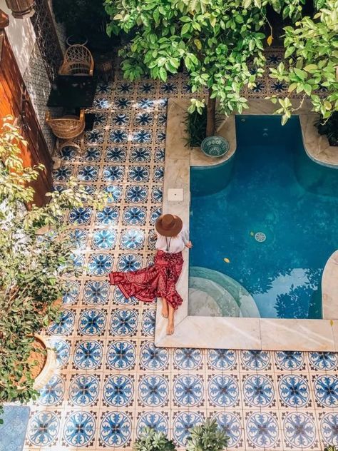 A beautiful riad in the middle of Marrakech - Riad Yamina 52 Moroccan Swimming Pool, Spanish Style Pool, Pool Backyard Design, Bohemian Ootd, Bohemian Tiles, Marrakech Riad, Pools For Small Yards, Riad Marrakech, Colour Architecture