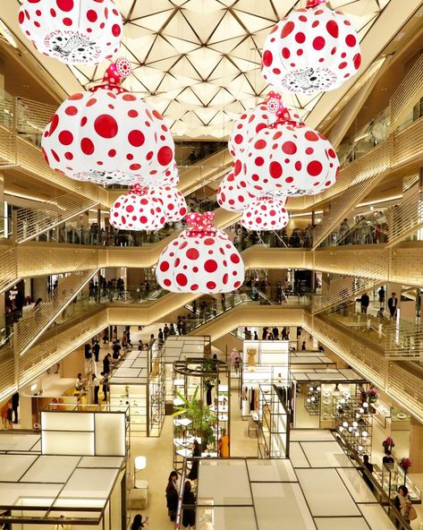 Ginza Six, Tokyo - Mall Review - Condé Nast Traveler Curiosity Art, Shopping Mall Design, Japan Interior, Mall Design, Ginza Six, Luxury Furniture Brands, Rooftop Garden, Yayoi Kusama, Open Layout