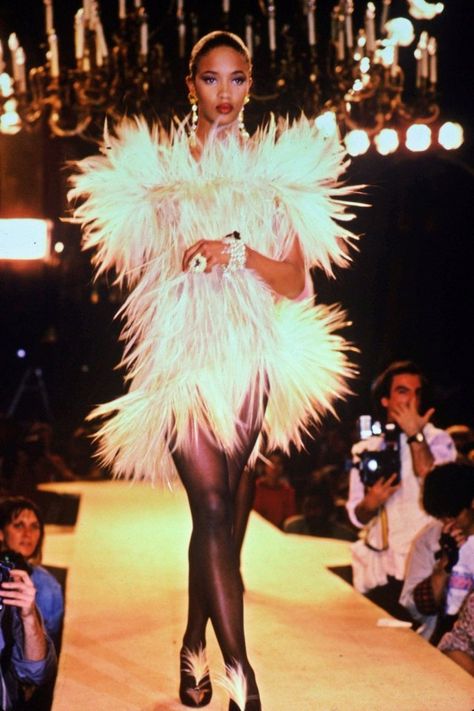 Naomi Campbell 90s, Yves Saint Laurent Haute Couture, Saint Laurent Haute Couture, New Kanye, Yves Saint Laurent Couture, 1980's Fashion, Vintage Runway, 90s Supermodels, Ysl Beauty