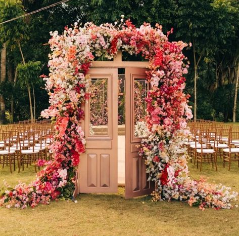 Wedding Aisle Decorations Outdoor, Wedding Church Aisle, Outdoor Wedding Backdrops, Wedding Aisle Outdoor, Wedding Walk, Rust Wedding, Rusting Wedding, Wedding Isles, Wedding Reception Seating