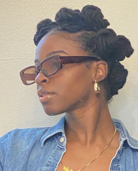 Editorial Loc Styles, Bantu Loc Styles, Fun Black Hairstyles, Loc Bantu Knots, Short 4c Locs, Classy Loc Styles, Bantu Knots On Locs, Loc Retwist Styles For Women, Retwist Styles