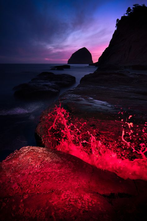 Kiwanda Splash, Oregon Raging Sea, Outdoor Pics, Pretty Stuff, Incredible Places, Pics Art, Oh The Places Youll Go, Red Light, Beautiful Photography, Amazing Nature