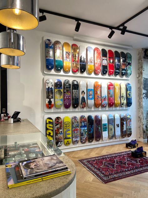 Skate Place, Nyc Fashion Student, Caribbean Cafe, Skateboard Wall Mount, Container Interior, Aggressive Skates, Kid Room Ideas, Skateboard Art Design, Skate Clothing