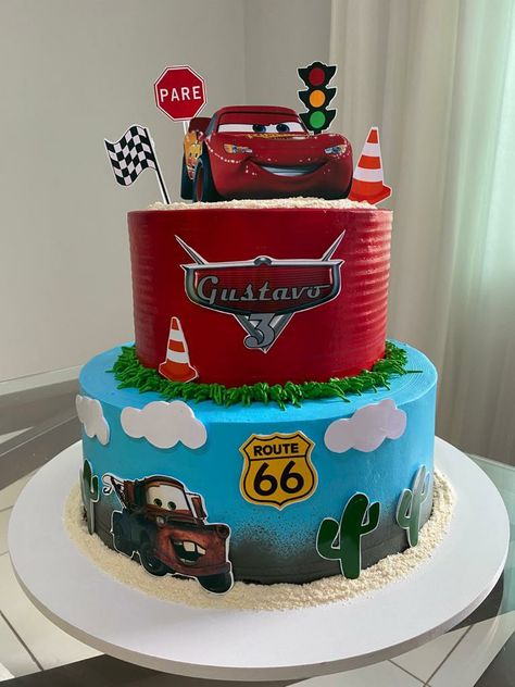 Bolo Carros Disney, Pastel Rayo Mcqueen, Halloween Interior Decorations, Mcqueen Cake, Red Birthday Cakes, Cupcake Toppers Free, Cars Birthday Party Decorations, Cars Birthday Cake, Cars Cake