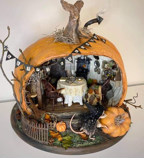 Pumpkin Decorating Contest Winners, Holiday Dollhouse, Pumpkin Baby Shower Ideas, Pumpkin Diorama, Pumpkin Fairy House, Pumpkin Fairy, Halloween Fairy Garden, Halloween Diorama, Faerie Garden