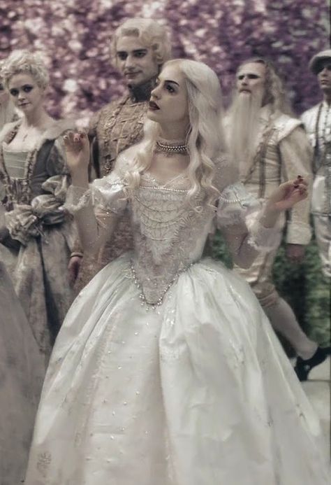 The White Queen Alice In Wonderland Anne Hathaway, White Queen Alice In Wonderland Dress, Alice In Wonderland Queen White, The White Queen Aesthetic, White Queen Castle, The White Queen Alice In Wonderland, White Queen Alice In Wonderland Costume, White Queen Outfit, White Queen Aesthetic