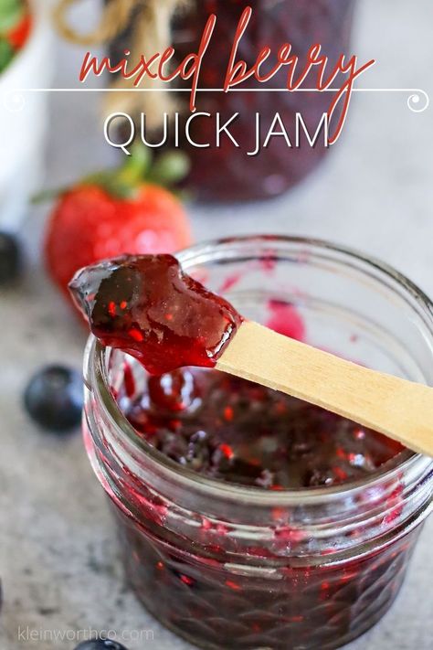 Quick Jam, Berry Jam Recipe, Fruit Jam Recipes, Mixed Berry Jam, Easy Jam, Jam Recipes Homemade, Canning Jam, Homemade Jelly, Freezer Jam