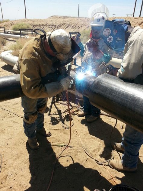 Just doing our thang Welding Helmet Designs, Pipeline Welders, Fun Selfies, Pipeline Welding, Welding Funny, Welding Safety, Welding Certification, Oil Rig Jobs, Richard Johnson