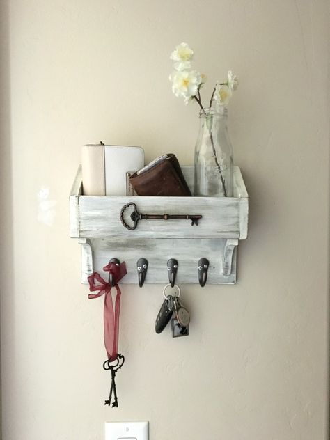 DIY Key Hanger  - Plans to build this cute mail and key holder.  #woodworking #farmhouse How To Make A Key Holder For The Wall, Diy Key Holder Wall Shelves, Diy Key Hanger, Key Hanger Diy, Key Holders For Wall, Key Hanger Ideas, Keyholders Diy Cute Ideas, Wood Key Holder Diy Simple, Diy Wood Key And Mail Holder