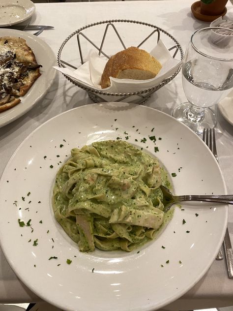 Aesthetic Pesto Pasta, Pesto Pasta Aesthetic, Pasta Astethic, Pasta Restaurants, Pasta Pesto, Drink Aesthetic, Healthy Food Motivation, Pesto Pasta, Food Is Fuel