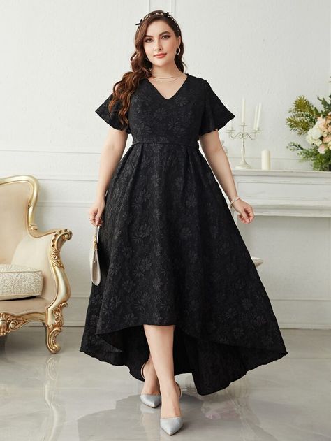 Short Black Wedding Dress Plus Size, Cute Dresses Plus Size, Graduation Gown Outfit, Vestidos Curvy, Glitter Bridesmaid Dresses, Plus Size Fancy Dresses, High Low Bridesmaid Dresses, Trendy Plus Size Dresses, Plus Size Black Dresses