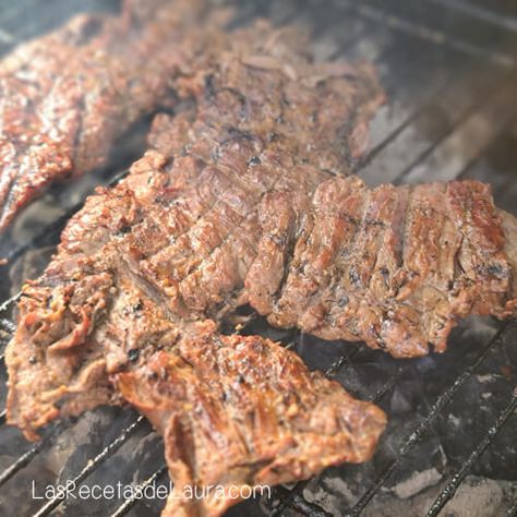 AUTHENTIC ARRACHERA MARINADE RECIPE Arrechera Recipe, Mexican Barbacoa Recipe, Authentic Carne Asada Recipe, Mexican Marinade, Carne Asada Recipes, Barbacoa Recipe, Beef Tacos Recipes, Barbacoa Beef, Beef Strips