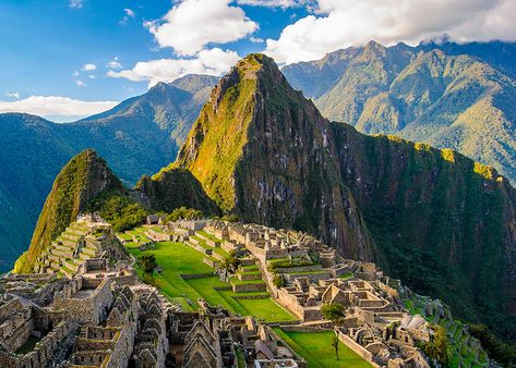 Ocho paisajes en verde para celebrar San Patricio Machu Picchu Peru, Inca Trails, Sacred Valley, Hagia Sophia, Peru Travel, Machu Picchu, Travel Tours, Travel Couple, Travel And Leisure