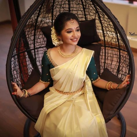 Kerala Wedding Saree, Kerala Saree Blouse, Onam Outfits, Kerala Saree Blouse Designs, South Indian Wedding Saree, Onam Saree, Cotton Saree Blouse Designs, Bridal Sarees South Indian, Simple Saree Designs