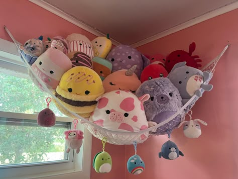 Stuffed Toy Hammock, Squishmellow Hammock, Big Squishmallow Storage, Ways To Organize Squishmallows, Stuff Animal Display Ideas, Hanging Squishmallows, Organize Squishmallows, How To Display Squishmallows, Squishmallows Hammock