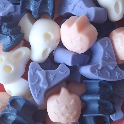 If these are the kind of Halloween-themed wax melts Sugar and Salt Soapery makes, we want it to be October all year round 👻 Halloween Wax Melts, 1st September, Bath Bomb Molds, Witch Hats, Oil Gifts, Body Waxing, Candy Floss, Wicked Witch, White Glitter