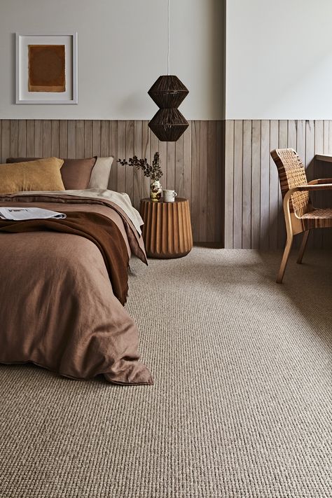 This chunky wool carpet is sure to add texture to any space. The straight stitch gives a grid like appearance, giving it a modern and refined appearance. Natural Carpet Bedroom, How To Style A Carpeted Bedroom, Modern House Carpet, Primary Bedroom Carpet, Woven Carpet Bedroom, Earthy Carpet Bedroom, Bedroom Decor Carpet Floor, Bedrooms With Dark Carpet, Apartment Bedroom With Carpet