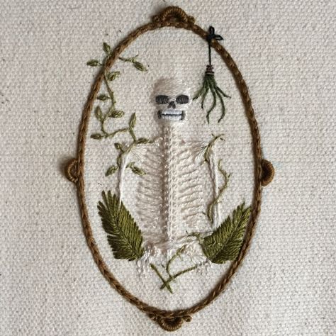 Delicate and Creepy: Macabre Needlework Spooky Embroidery Halloween, Goth Quilt Ideas, Embroidery Spider Web, Embroidery Bones, Embroidery Alternative, Creepy Embroidery, Alternative Embroidery, Brows Drawing, Spooky Sewing