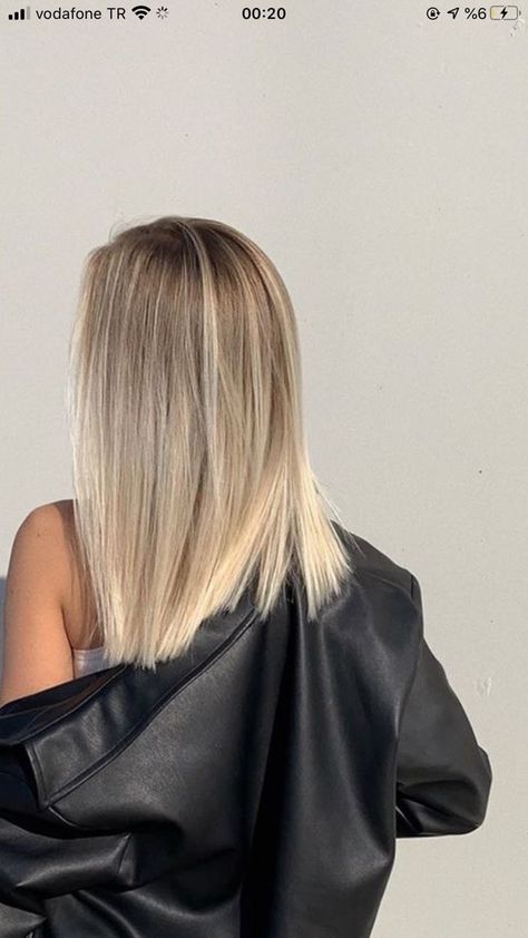 Party Tips And Tricks, Hair Ideas Straight, Summer Blonde Hair, Blonde Hair Transformations, Dyed Blonde Hair, Straight Blonde Hair, Party Tips, Light Blonde Hair, Dirty Blonde Hair