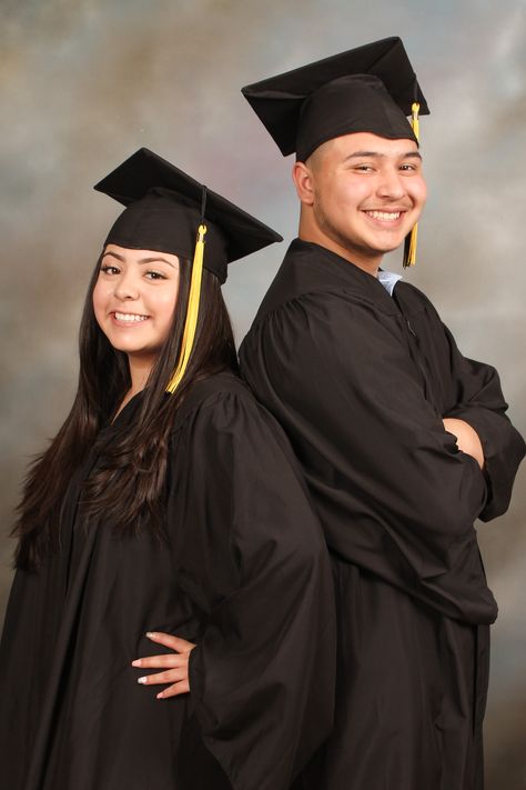 Grad Pic Couple, Couple Graduation Pictures Studio, Brother And Sister Graduation Pictures, Brother Sister Graduation Pictures, Graduation Shoot Ideas Photoshoot Studio, Couple Graduation Pictures High Schools, Graduation Couple Photoshoot, Couple Graduation Photoshoot, Creative Shot For Graduation