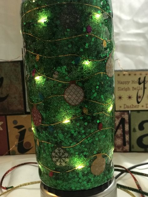 Christmas Tree Tumbler with working Lights Lighted Tumbler Ideas, Christmas Epoxy Tumblers With Lights, Light Up Tumbler Diy, Tumbler With Lights, Christmas Light Tumbler, Lighted Tumblers, Christmas Tumbler Ideas, Peekaboo Tumbler, Koozie Ideas