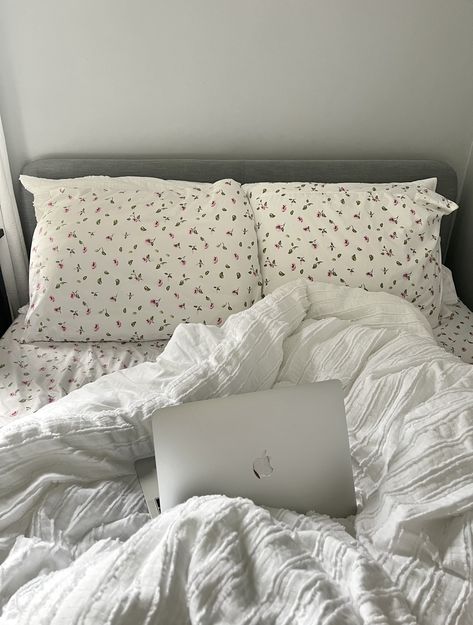 These are the softest sheets. Perfect for the spring season coming up. Felt so girly and luxious waking up with these every morning! #trendybedsheets #bedroominspo #bedroominspiration #bedroomdecor #bedding #summerbedding #springbedding #springroomaesthetic #springroomdecor #springroom #springroomideas #springroomdecoraesthetic #springbeddingsets #springbeddingbedroominspiration #spinginspo #floralvibe #floralbedsheets #floralbeddingsets #vintagefloralbedding #bedroomsheets #flowerbedsheet Trendy Bed Sheets, Spring Bedding Sets, Trendy Bedding, Floral Bedding Sets, Bed Springs, Queen Sheets, Summer Bedding, Floral Bedding, Bed Sheet Sets