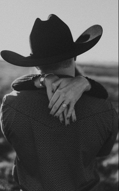 Western Wedding Couple Photos, Engagement Photo Poses With Cowboy Hat, Classy Country Engagement Photos, Country Couple Engagement Pictures, Rodeo Engagement Pictures, Wedding Photos Country, Farm Style Engagement Photos, Engagement Pictures With Cows, Horseback Engagement Photos