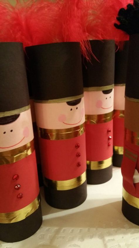 Nutcracker Toilet Paper Roll Craft, Toilet Paper Roll Nutcracker, Toilet Roll Christmas Decorations, Construction Paper Christmas Crafts, Christmas Toilet Paper Roll Crafts, Paper Tube Crafts, Decorations From Paper, 12 Drummers Drumming, Drummers Drumming