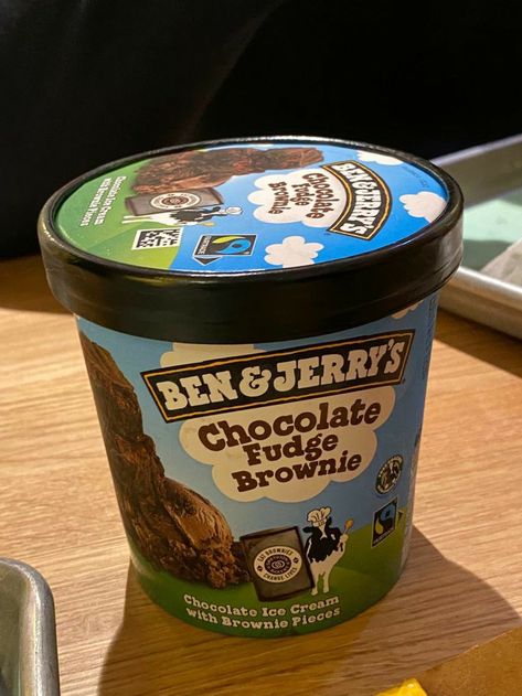 Ben Jerrys Ice Cream, Bowl Of Ice Cream, Dr Food, Ice Cream Tubs, Chocolate Fudge Brownies, Food Babe, Ben And Jerrys, Japanese Snacks, Fudge Brownies