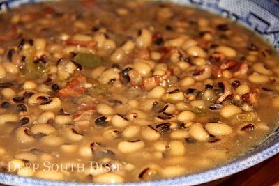 Black eyed peas, cooked down with the Trinity, some bacon, jalapeno, a ham bone or ham hock and a few seasonings, makes for a traditional southern meal. Cooking Black Eyed Peas, Southern Black Eyed Peas, Beans And Vegetables, New Years Day Meal, Kasuri Methi, Blackeyed Peas, Black Eyed Peas Recipe, Deep South Dish, New Years Dinner