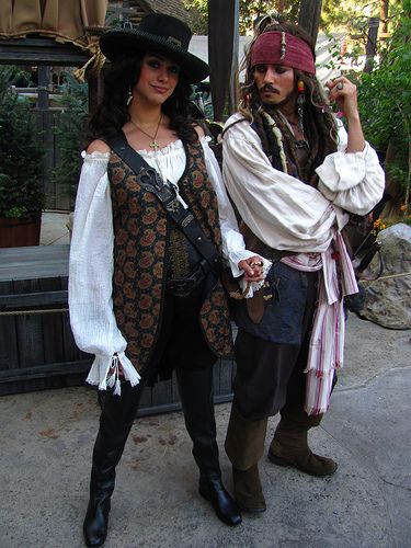 Pirates of the Caribbean - Angelica & Captain Jack - Ive met them! They're my friends (; Jack Sparrow Costume, Pirate Girl Costume, Pirate Costume Diy, Pirate Costumes, Party City Costumes, Kaptan Jack Sparrow, Female Pirate Costume, Pirate Halloween Costumes, Pirate Halloween