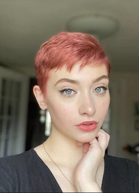 Stil Rock, Short Textured Hair, Super Short Haircuts, Cut Hairstyles, Very Short Haircuts, How To Curl Short Hair, Pixie Haircut For Thick Hair, Super Short Hair, Sassy Hair