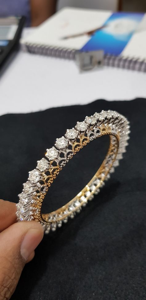 Single Diamond Bangles, Diamond Kangan Designs, Single Line Diamond Bangles Indian, Diamond Bengals, Dimond Bengal, Real Diamond Bangles Designs, Diamond Pearl Necklace Set, Bangles Diamond, Kada Bangles