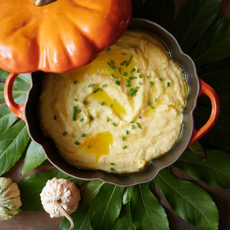 If smooth and velvety mashed potatoes are on your holiday wish list, you've come to the right place. Mascarpone and roasted garlic join forces with the tips and tools you'll need to make silky, creamy, no lump mashed potatoes. Your Thanksgiving turkey will be proud to sit next to this pretty dish! Creamy Potato Soup Recipe, Creamy Mashed Potatoes Recipe, Mascarpone Recipes, Potato Side Dish, Best Mashed Potatoes, Traditional Italian Dishes, Creamy Potato Soup, Garlic Potatoes, Making Mashed Potatoes