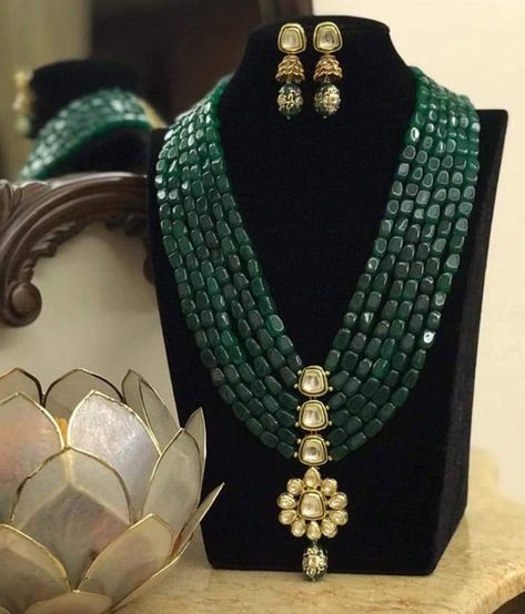 Bollywood Earrings, Collar Verde, Green Beaded Necklace, Beaded Necklace Designs, Indian Necklace, Indian Jewelry Sets, Kundan Necklace, Pakistani Jewelry, Beads Jewellery