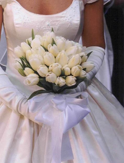 Wedding Bouquets Tulips, Tulip Bouquet Wedding, Tulip Bridal Bouquet, White Tulip Bouquet, White Orchid Bouquet, Bride Bouquets White, Carnation Wedding, Brides Flowers Bouquet, Wedding Flowers Tulips