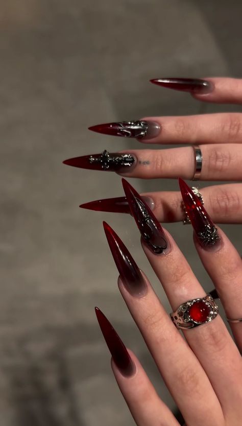 Black Nails Ideas Almond, 90s Style Nails, Stilleto Nail Idea, Classy Stiletto Nails, Goth Halloween Nails, Vampire Nails Gothic, Winter Nail Art Designs, Vampire Nails, Designs For Short Nails