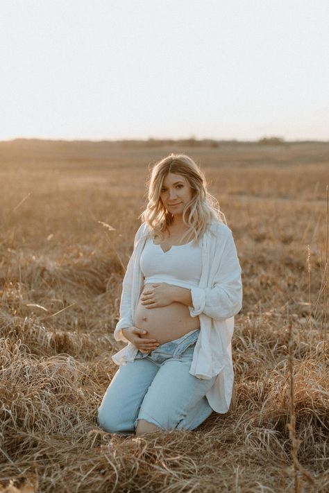 Maternity Photos Individual, Maternity Photography Solo, Solo Maternity Pictures, Single Mom Photography, Photoshoot Pregnancy, Fall Maternity Photos, Milk Bath Maternity, Moms Photography, Outdoor Maternity Photos