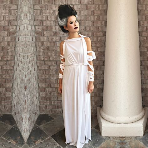 .: She's ALIVE! Bride of Frankenstein easy diy costume. Frankenstein Costume Diy, Bride Of Frankenstein Halloween Costume, Bride Of Frankenstein Costume, Frankenstein Costume, Meme Costume, Halloween Bride, Easy Diy Costumes, Bride Costume, Holloween Costume